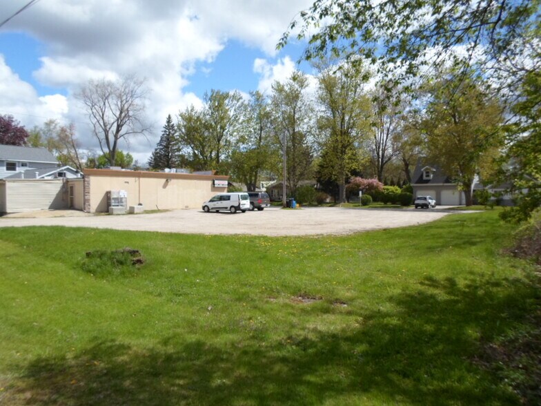 More Photos Of 41 N Conklin Rd, Lake Orion General Retail For Sale