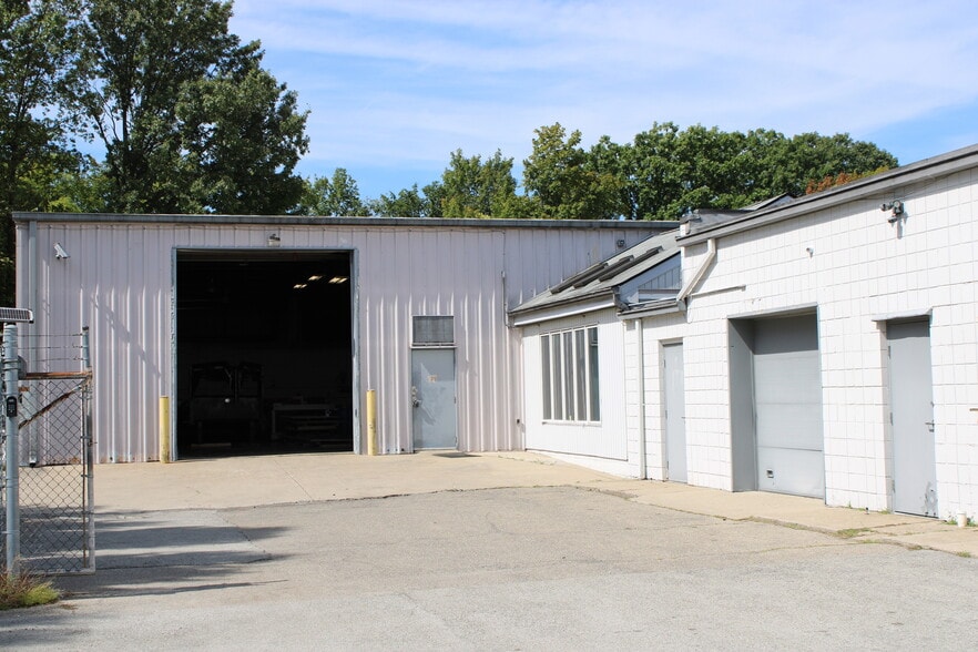 More Photos Of 6550 Guion Rd, Indianapolis Warehouse For Sale