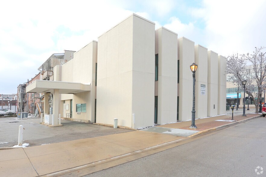 More Photos Of 322 E Adams St, Springfield Office For Lease