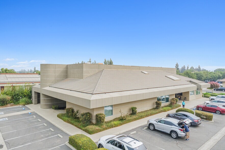 More Photos Of 137 S Aspen Ct, Visalia Office For Sale