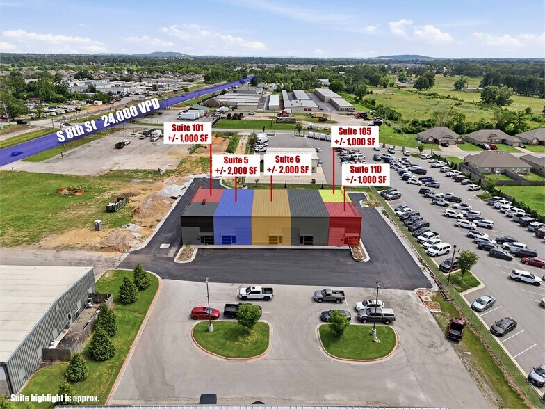 More Photos Of 2420 S 8th St, Rogers Flex For Lease