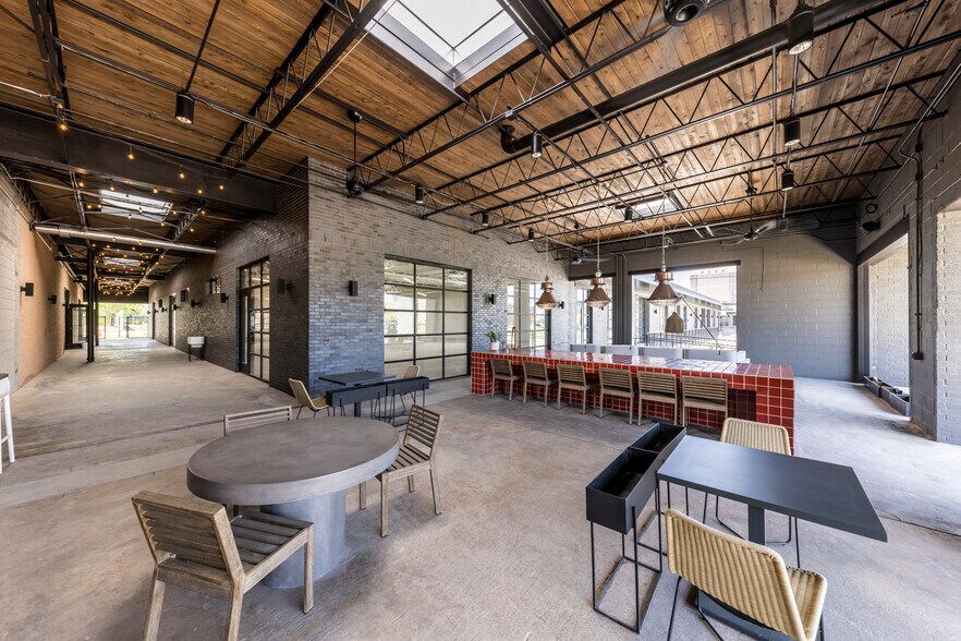 More Photos Of 119-127 Manufacturing St, Dallas Unknown For Lease