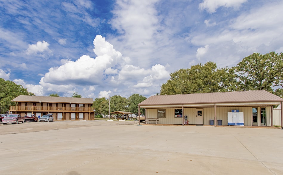 More Photos Of 507 County Road 1550, Alba Multifamily For Sale
