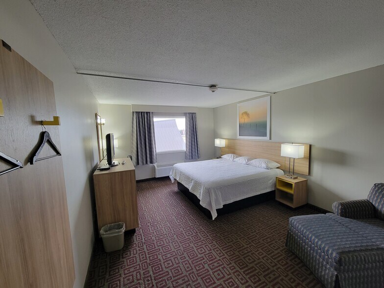 More Photos Of 711 S Downey St, West Branch Hotel For Sale