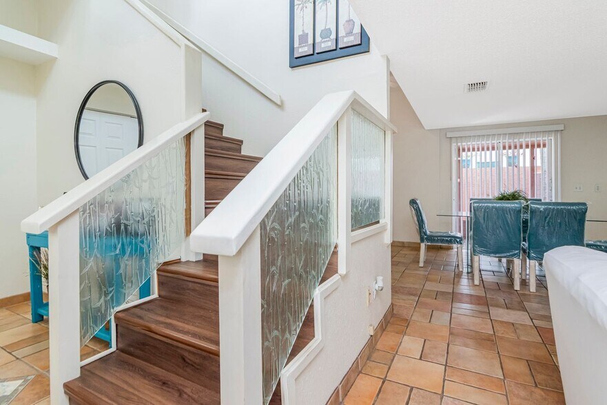 More Photos Of 10532 67th Ave, Seminole Specialty For Sale