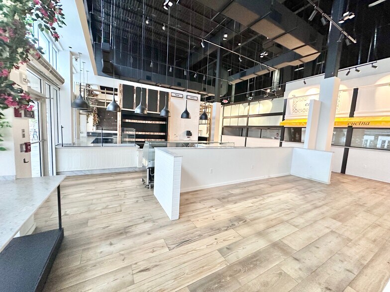 More Photos Of 349 Johnson St, Hollywood Freestanding For Lease