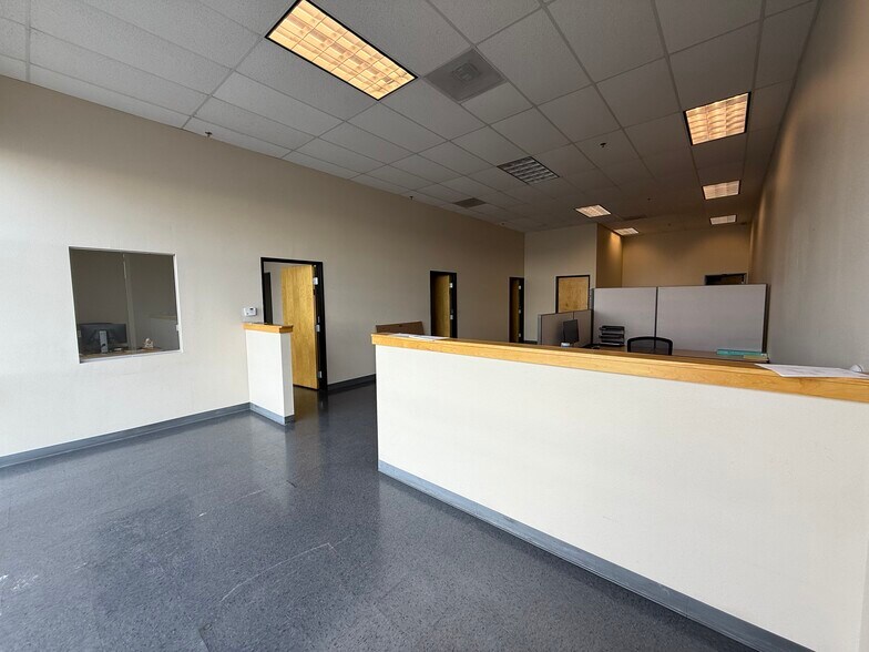 More Photos Of 256 Sutton Pl, Santa Rosa Distribution For Lease