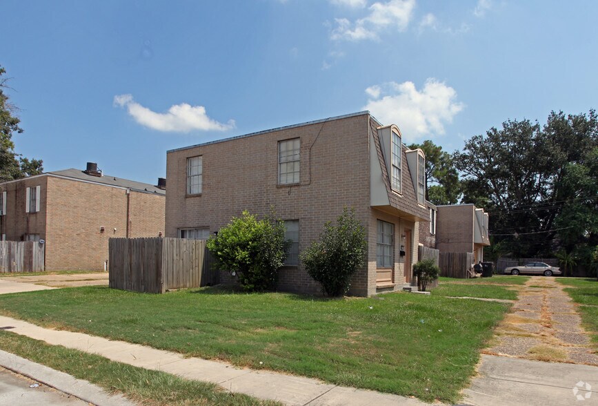 Primary Photo Of 3250-3350 Kabel Dr, New Orleans Apartments For Sale