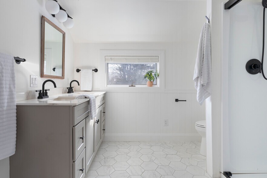 More Photos Of 396 Austin Rd, Jefferson Hospitality For Sale