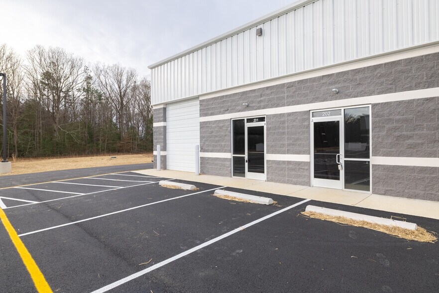 More Photos Of 8141 Pine Ridge Rd, Mechanicsville Light Distribution For Lease