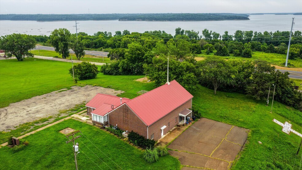 More Photos Of 105 Goldenrod Ave, Ozawkie Industrial For Sale