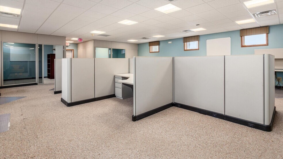 More Photos Of 172 S Friendship Dr, New Concord Medical For Sale