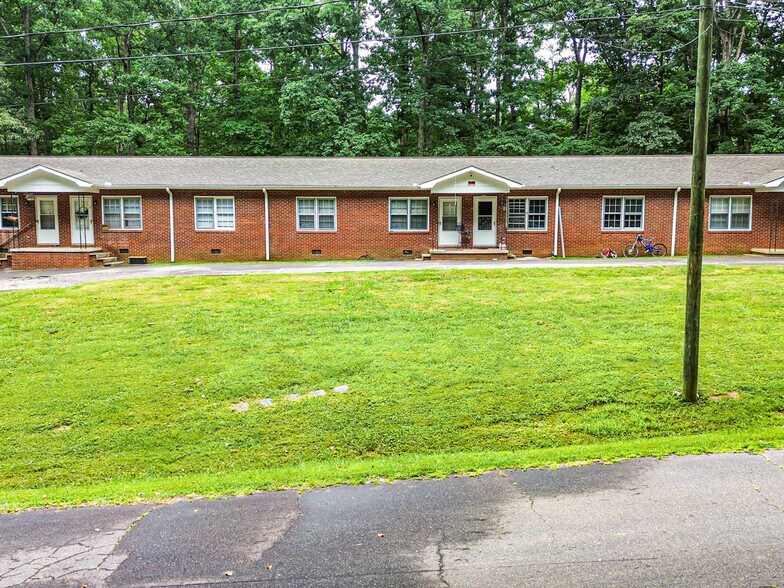 More Photos Of 144 Nottingham Dr, Forest City Apartments For Sale