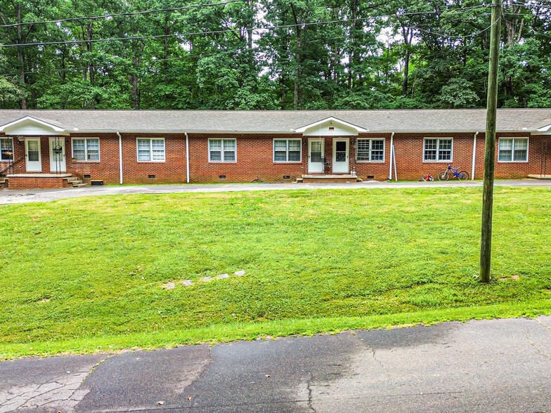 More Photos Of 144 Nottingham Dr, Forest City Apartments For Sale