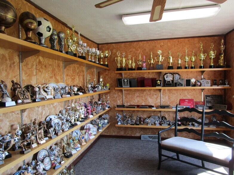 More Photos Of 848 S Cobb Dr, Marietta Storefront Retail Office For Sale