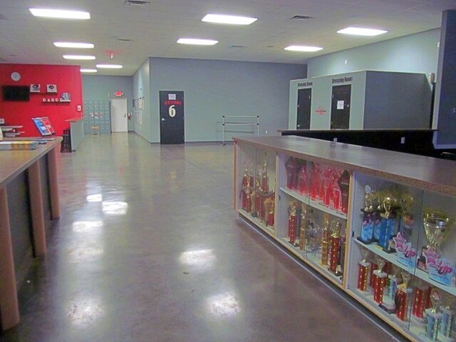 More Photos Of 1714-1726 Davenport Dr, Trinity Showroom For Lease