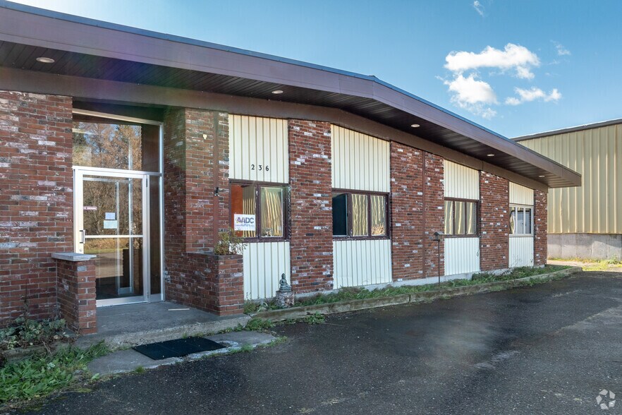 More Photos Of 236 S 2nd St, Butternut Distribution For Lease