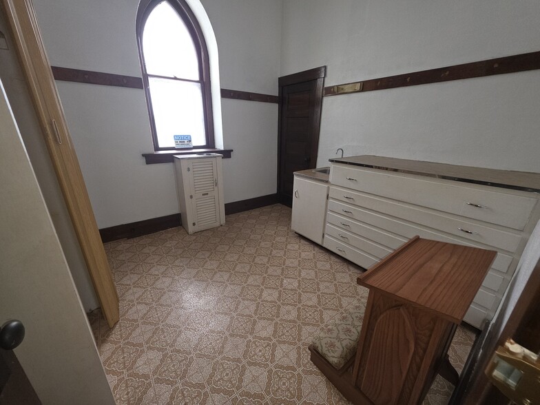 More Photos Of 103 W 4th St, Ellsworth Religious Facility For Sale