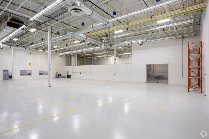 More Photos Of 2-10 Smed Ln SE, Calgary Distribution For Lease