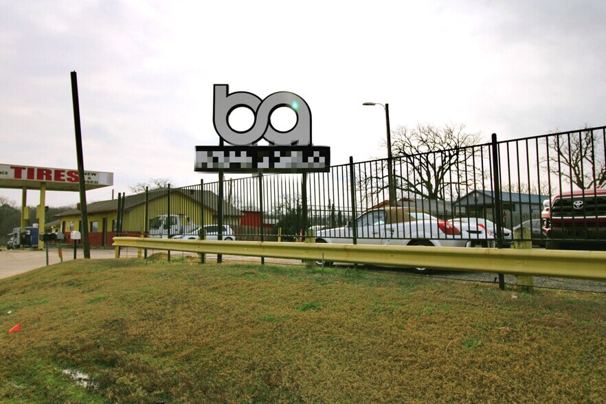 More Photos Of 4108 University Drive & Geesling rd, Denton Auto Dealership For Lease