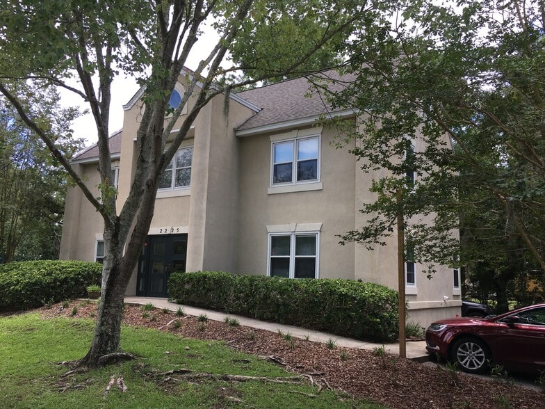 More Photos Of 2225 Ashley Crossing Dr, Charleston Office Residential For Lease