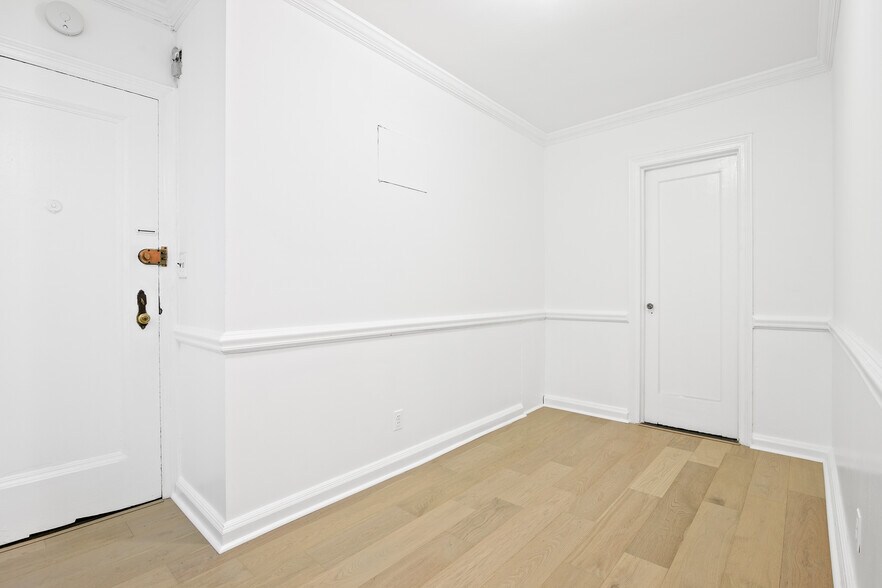More Photos Of 140 E 40th St, New York Apartments For Sale
