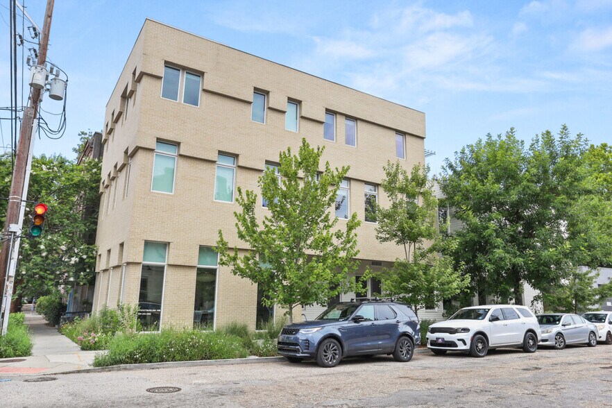 Primary Photo Of 1476 Magazine St, New Orleans Hotel For Sale