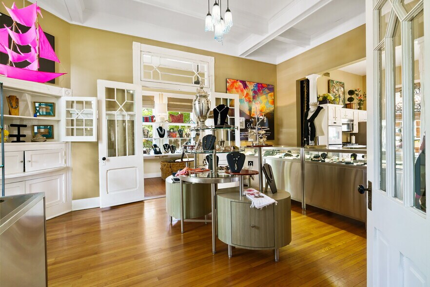 More Photos Of 1037 S Alamo St, San Antonio Hospitality For Sale