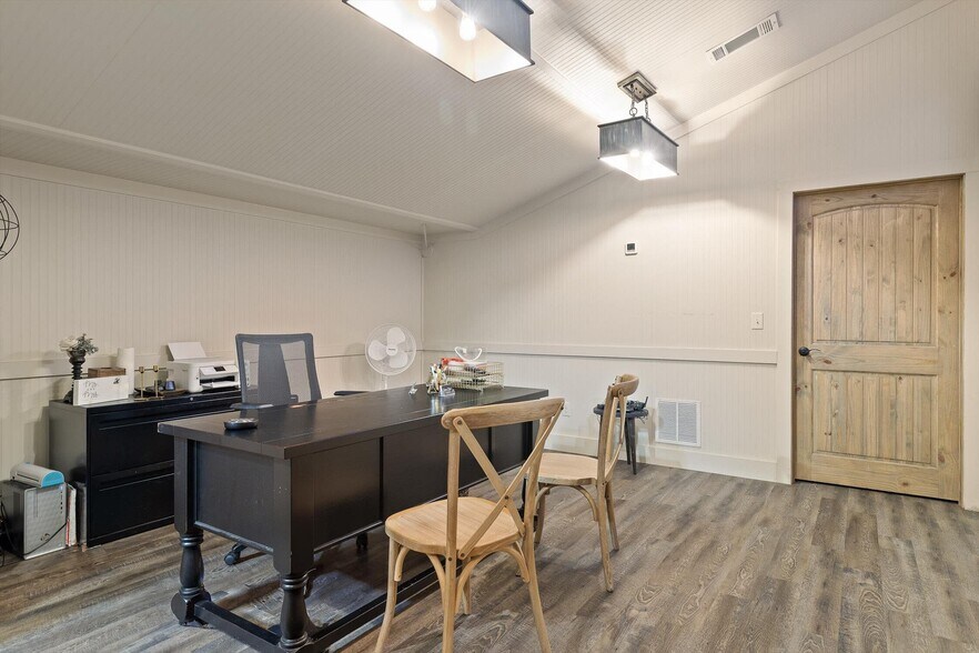 More Photos Of 1020 Thomas Rd, Benton Multifamily For Sale