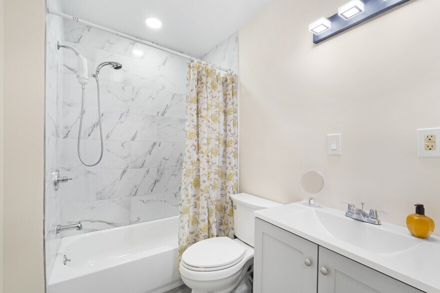 More Photos Of 198-200 E Main St, Bound Brook Freestanding For Sale