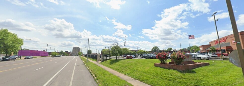 More Photos Of 3510 Gravois Ave, Saint Louis Freestanding For Sale