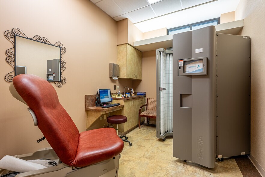 More Photos Of 16105 S La Grange Rd, Orland Park Medical For Lease