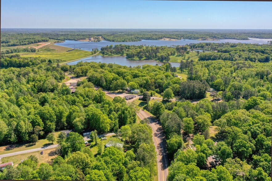 More Photos Of 13700 Hwy 70, Huntingdon Storefront For Sale