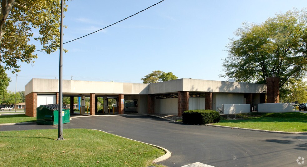 More Photos Of 1325 E Dublin Granville Rd, Columbus Bank For Sale