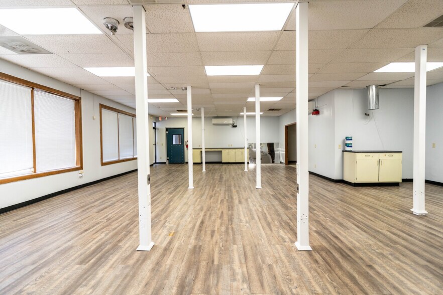 More Photos Of 11813 W 77th St, Lenexa Office For Sale