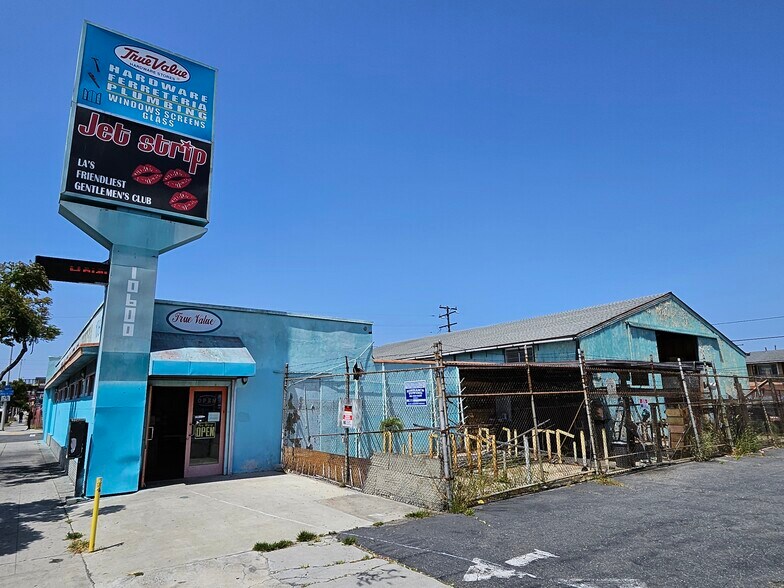 More Photos Of 10600-10624 Hawthorne Blvd, Lennox Bar For Lease