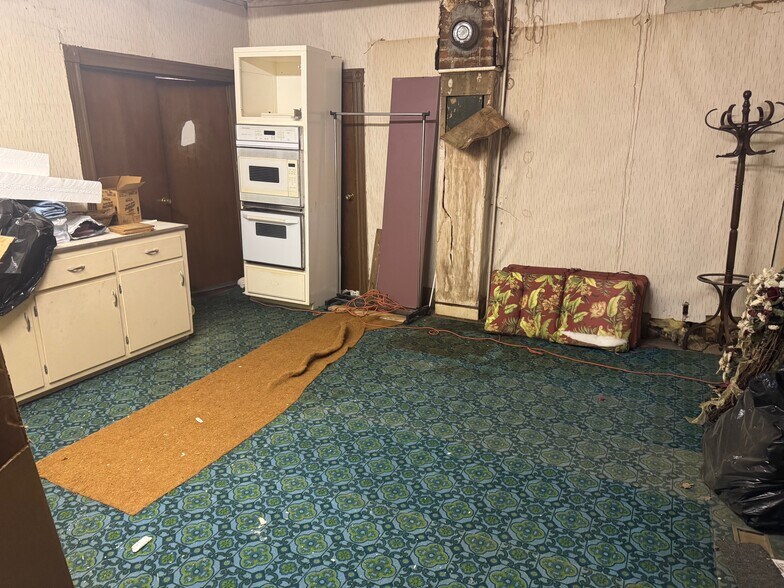 More Photos Of 223 N Main St, Dickson Flex For Sale