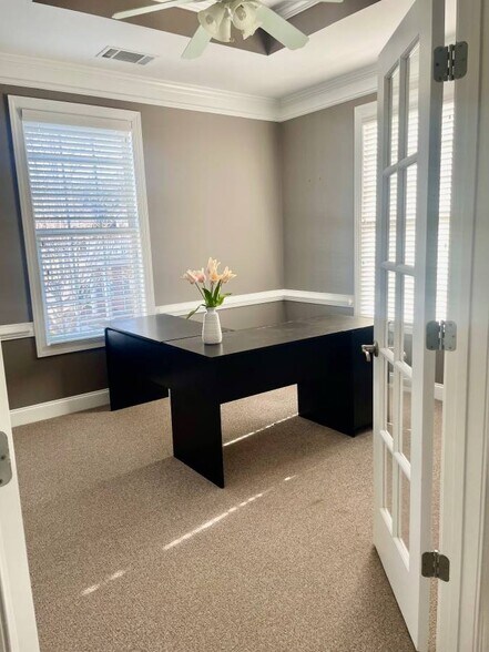 More Photos Of 3105 Creekside Village Dr, Kennesaw Medical For Sale