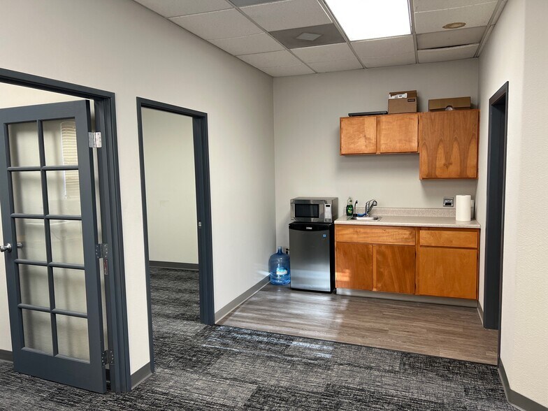 More Photos Of 1341 Distribution Way, Vista Distribution For Lease