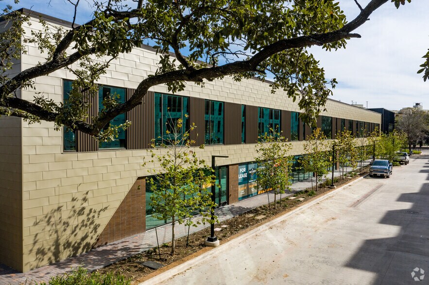More Photos Of 31 Navasota St, Austin Office For Lease