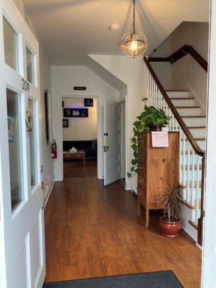 More Photos Of 209 E Main St, Boalsburg Medical For Lease