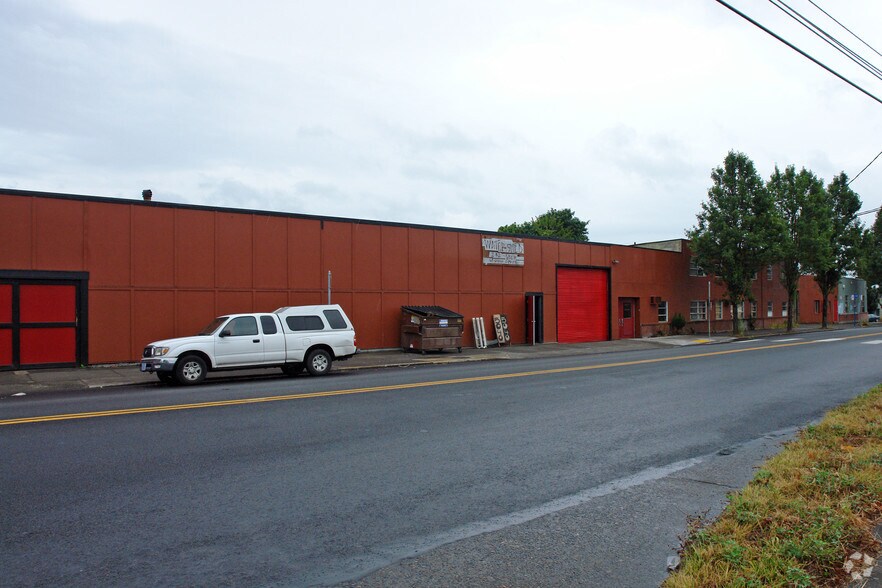 More Photos Of 5040 SE Milwaukie Ave, Portland Light Manufacturing For Lease