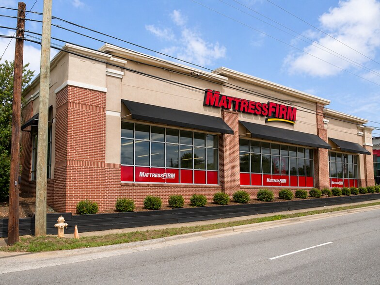 More Photos Of 920 Hanes Mall Blvd, Winston-Salem Freestanding For Sale