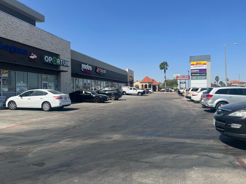 More Photos Of 2419 E Saunders St, Laredo Storefront Retail Office For Lease