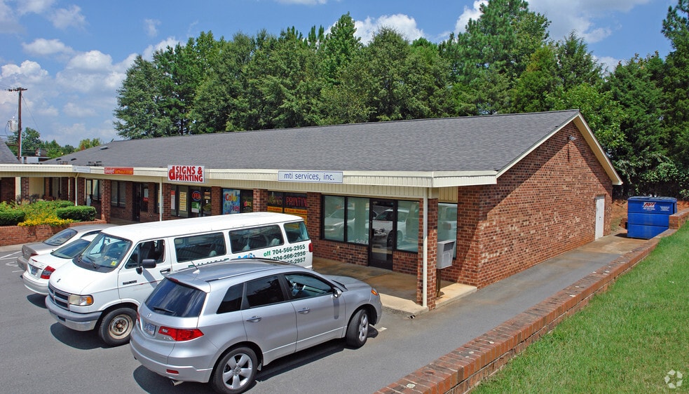 More Photos Of 11025-A-11025-H Monroe Rd, Matthews Unknown For Lease