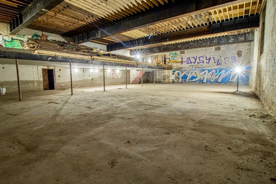 More Photos Of 5961 14th St, Detroit General Retail For Sale