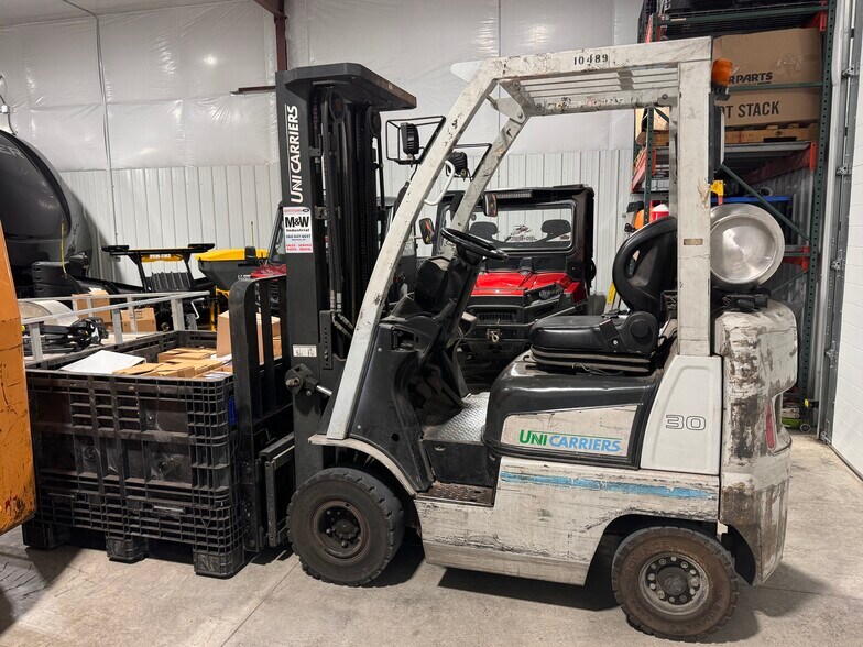 More Photos Of N643 Boulder Rd, Watertown Distribution For Sale