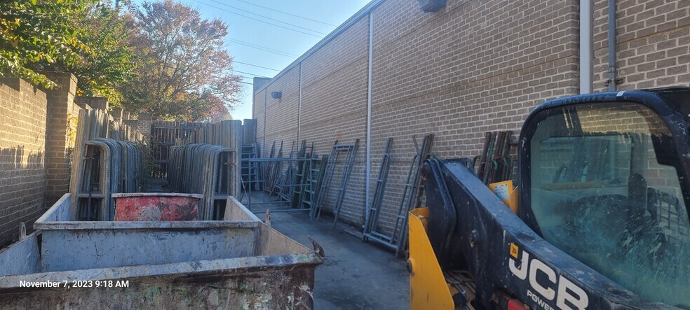 More Photos Of 3342 W Hospital Ave, Atlanta Light Manufacturing For Sale