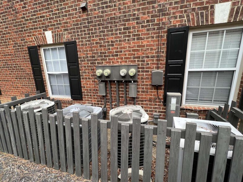 More Photos Of 123 Kingston Dr, Chapel Hill Loft Creative Space For Lease