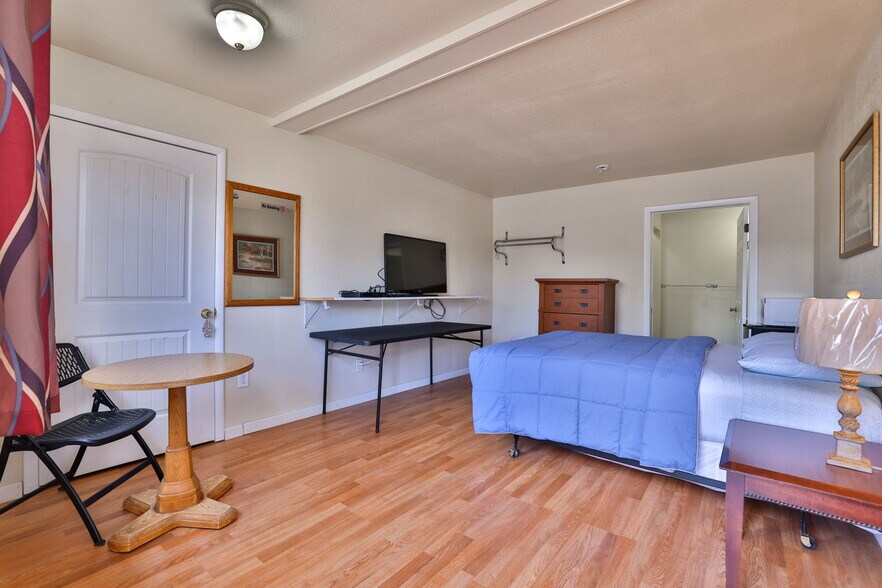 More Photos Of 514 Main St, Limon Hotel For Sale